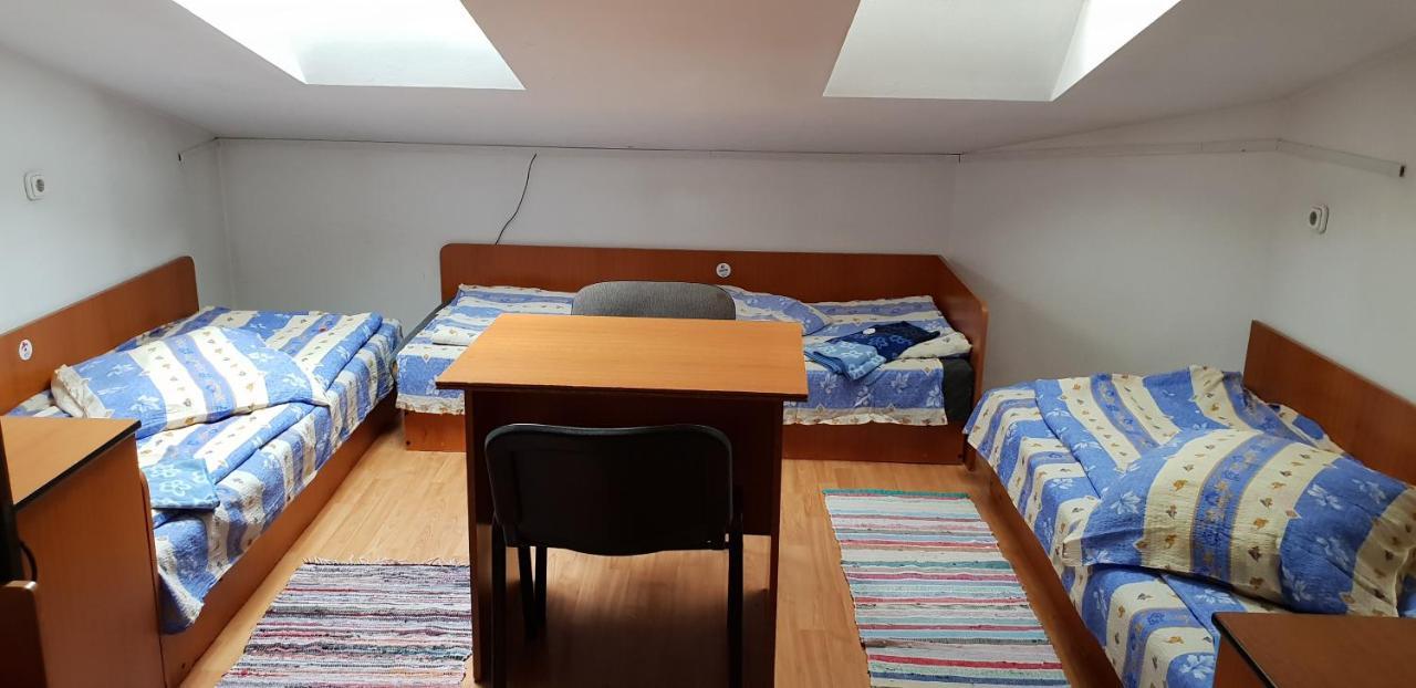 Kollege Hostel Cluj-Napoca Exteriör bild