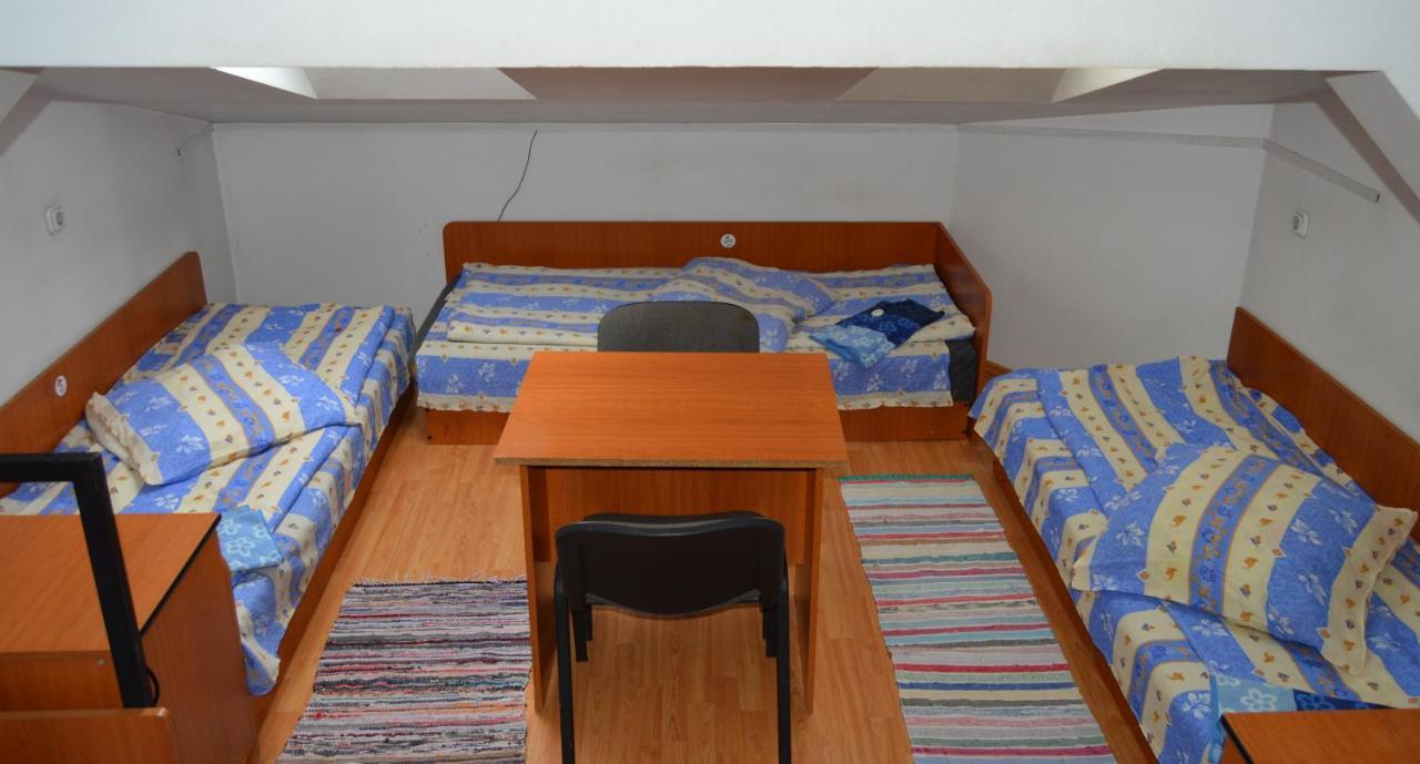 Kollege Hostel Cluj-Napoca Exteriör bild