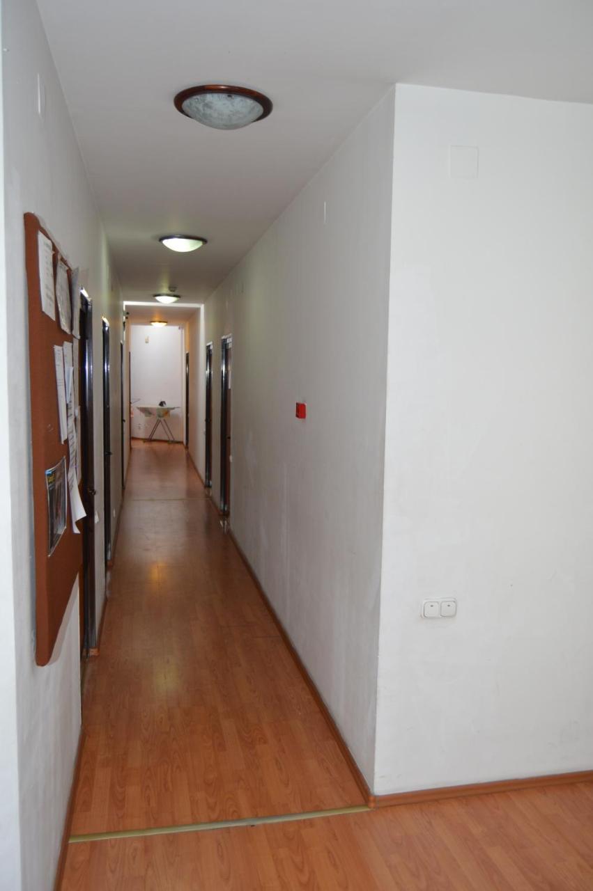 Kollege Hostel Cluj-Napoca Exteriör bild